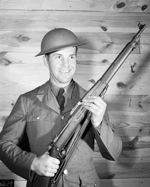 Cecil Travis, Washington infielder, whose batting average rated him second in the American league for 1941, put away his bat for an army rifle January10, 1942. Travis was inducted into the service at Ft. McPherson, Atlanta, GA. (Photo by AP Photo)