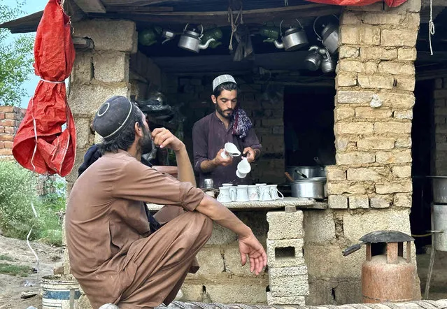 A Pakistani cook, right, prepare tea at a local hotel on the outskirts of Islamabad, Pakistan, Thursday, August 24, 2023. (Photo by Rahmat Gul/AP Photo)