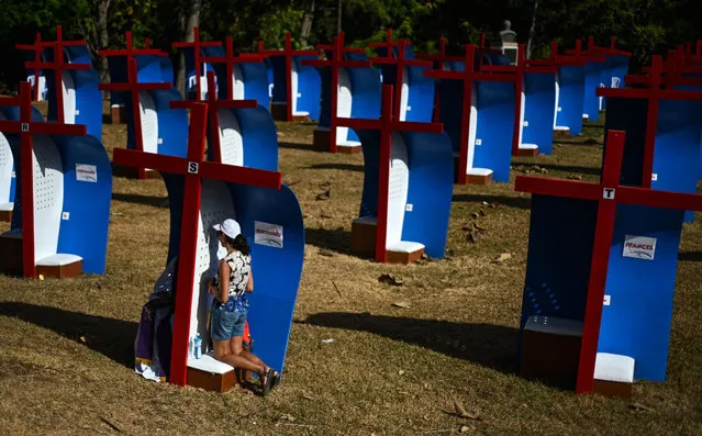 A pilgrim confesses at the Youth Park in Panama City on the eve of the arrival of Pope Francis for the World Youth Days, on January 22, 2019. (Photo by Luis Acosta/AFP Photo)