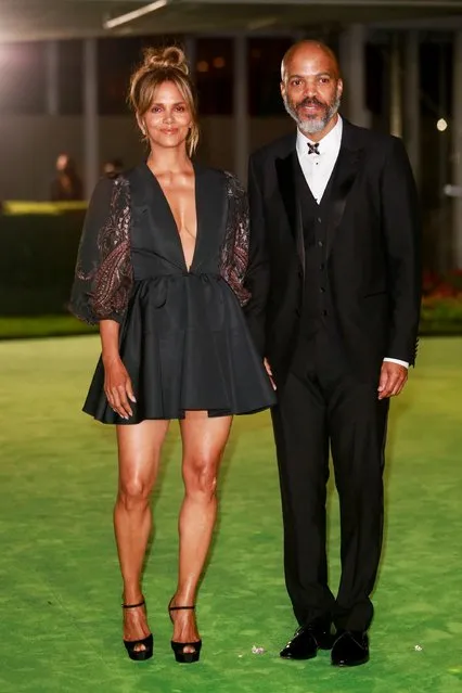 Actor Halle Berry and singer-songwriter Van Hunt pose at the Academy Museum of Motion Pictures gala in Los Angeles, California, U.S. September 25, 2021. (Photo by Ringo Chiu/Reuters)