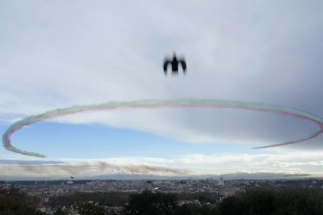Italian acrobatic team “Frecce Tricolori” and French Acrobatic Patrol or French Air Force' Patrouille de France, fly above Rome, Friday, November 26, 2021. (Photo by Alessandra Tarantino/AP Photo)