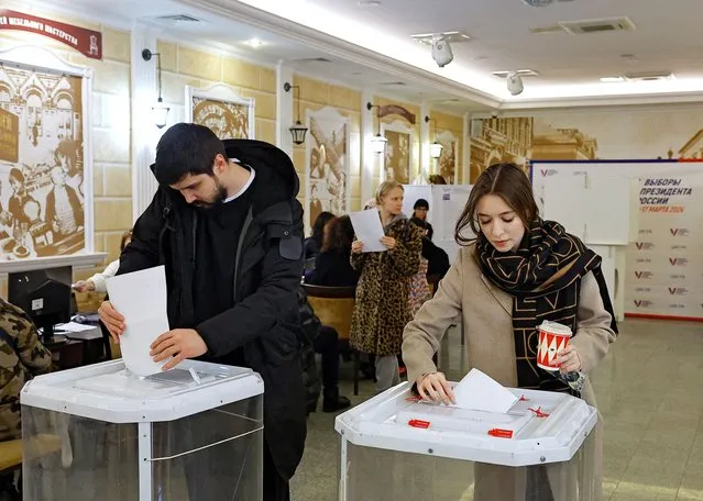 Voters cast their ballots at a polling station on the final day of the presidential election in Moscow, Russia, on March 17, 2024. (Photo by Evgenia Novozhenina/Reuters)