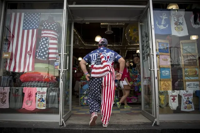 A man enters a store in Coney Island on the 4th of July holiday in Coney Island in the borough of Brooklyn, New York July 4, 2015. (Photo by Andrew Kelly/Reuters)