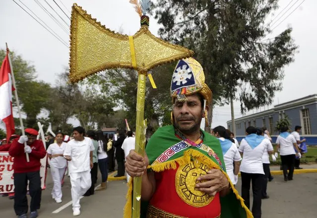 Patient in costume parades during Independence Day celebrations, at the Larco Herrera psychiatric hospital in Lima July 22, 2015. (Photo by Mariana Bazo/Reuters)