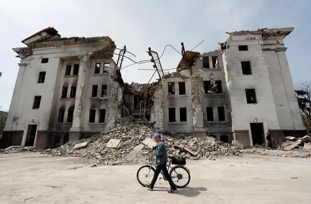 A view shows a theatre building destroyed in the course of Ukraine-Russia conflict in the southern port city of Mariupol, Ukraine on April 25, 2022. (Photo by Alexander Ermochenko/Reuters)