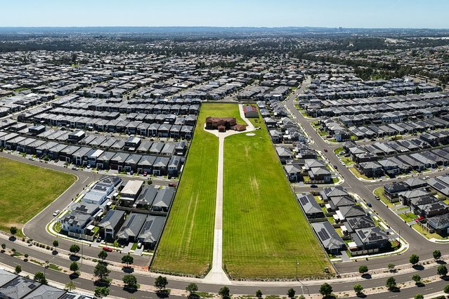 This aerial view taken on November 26, 2024 shows a single property on a large piece of land amid a densely developed area with many homes in Sydney. (Photo by Brook Mitchell/AFP Photo)