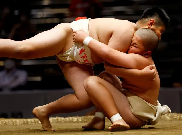 Elementary school sumo wrestlers compete in the sumo ring during the Wanpaku sumo-wrestling tournament in Tokyo, Japan on October 29, 2022. (Photo by Kim Kyung-Hoon/Reuters)