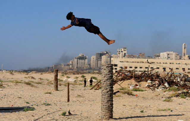 A Palestinian man demonstrates his parkour skills, in Gaza City, on May 9, 2025. (Photo by Dawoud Abu Alkas/Reuters)
