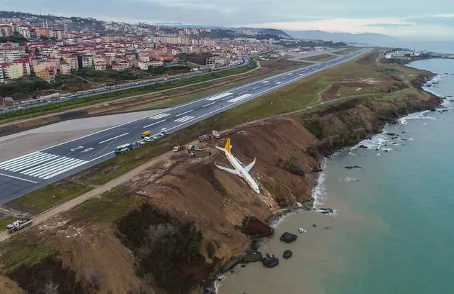 A Pegasus Airlines Boeing 737 passenger plane is seen struck in mud on an embankment, a day after skidding off the airstrip, after landing at Trabzon's airport on the Black Sea coast on January 14, 2018. (Photo by AFP Photo/Stringer)