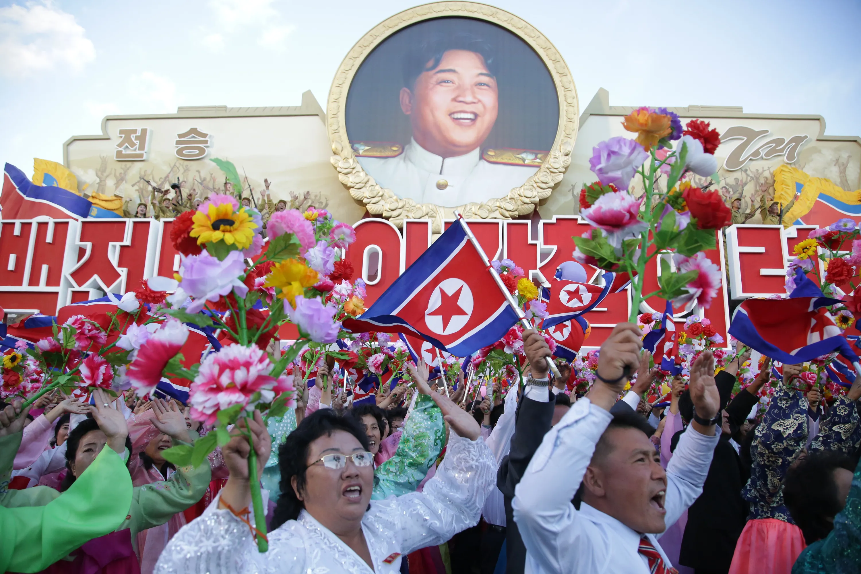 Праздник день кореи. КНДР Северная Корея. Северная Корея Пхеньян праздник. Северная Корея 2003. Парад в Северной Корее.