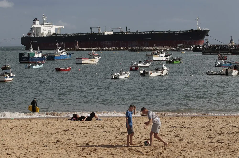 The Day in Photos – October 19, 2015