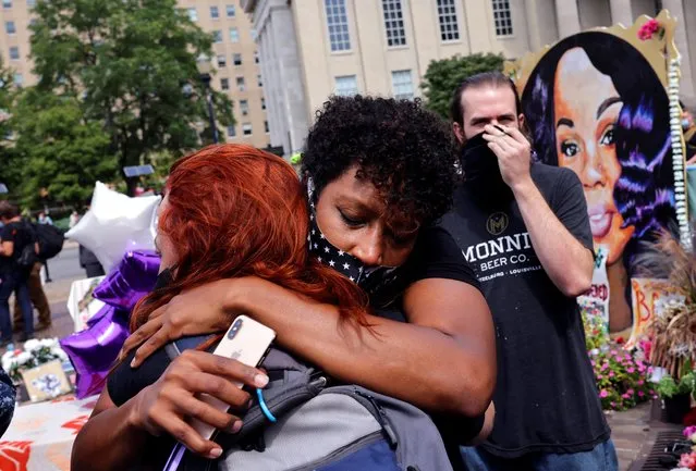 People react after a decision in the criminal case against police officers involved in the death of Breonna Taylor, who was shot dead by police in her apartment, in Louisville, Kentucky, U.S., September 23, 2020. (Photo by Carlos Barria/Reuters)