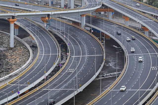 Vehicles drive on the costal road in India's financial capital Mumbai on July 6, 2025. New Delhi and Washington have been locked in multiple rounds of talks, with hopes for an interim pact to avert the 26 percent “reciprocal” tolls meted out to India. (Photo by Punit Paranjpe/AFP Photo)