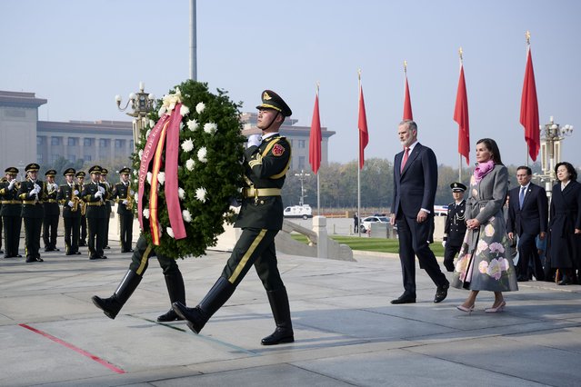 King Felipe VI of Spain and Queen Letizia of Spain attend the wreath-laying ceremony at the Tiananmen Square on November 12, 2025 in Beijing, China. King Felipe VI of Spain and Queen Letizia of Spain makes its first three-day state visit to China. (Photo by Carlos Alvarez/Getty Images)