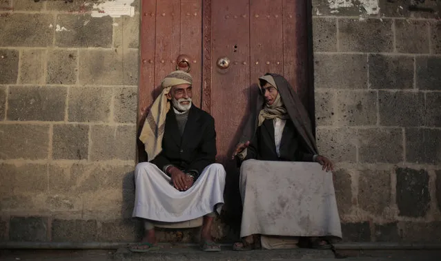 Yemeni men chat while sitting in front of their house in the old city of Sanaa, Yemen, Saturday, November 19, 2016. (Photo by Hani Mohammed/AP Photo)
