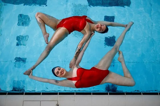 Synchronised swimmers from Aquabatix train in the pool as swimming pools reopen following easing of the coronavirus disease (COVID-19) restrictions, at Clissold Leisure Centre, in London, Britain April 12, 2021. (Photo by John Sibley/Reuters)