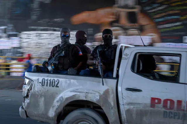 Haitian National Police patrols the streets during the third day of a general strike and lack of transportation, amid a fuel shortage in Port-au-Prince, Haiti, on October 27, 2021. (Photo by Ricardo Arduengo/AFP Photo)