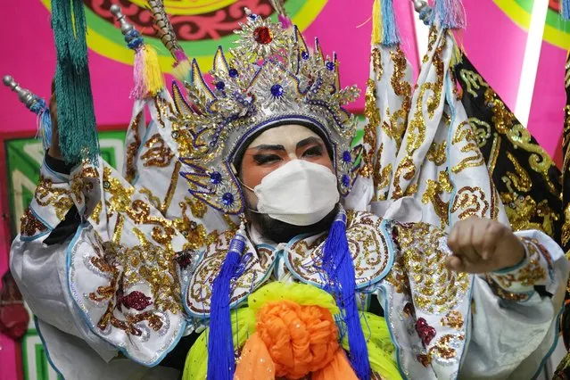 A Chinese opera performer wears a face mask to help curb the spread of the coronavirus on a stage in Bangkok, Thailand, Wednesday, October 6, 2021. (Photo by Sakchai Lalit/AP Photo)
