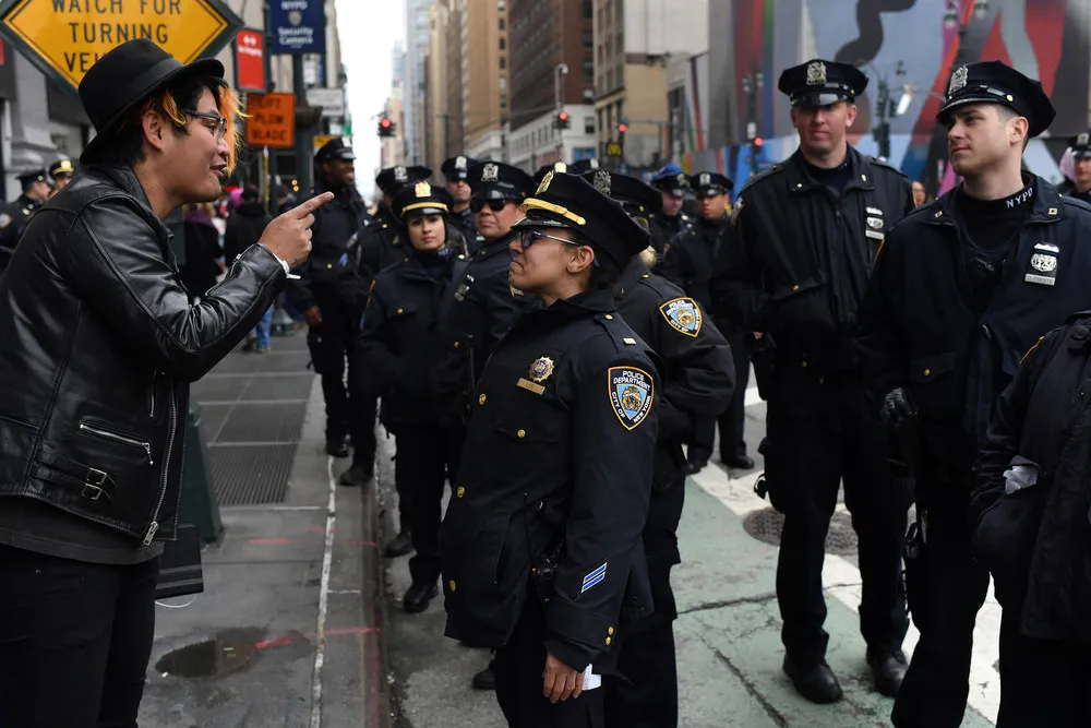 The Day in Photos – April 3, 2017