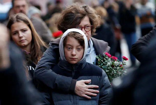 People mourn outside the synagogue in Halle, Germany October 10, 2019, after two people were killed in a shooting. (Photo by Fabrizio Bensch/Reuters)