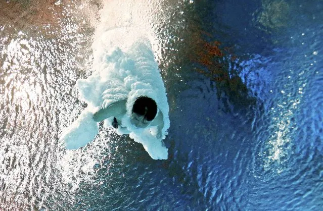 China's Si Yajie is seen underwater during the women's 10m platform preliminary event at the Aquatics World Championships in Kazan, Russia July 29, 2015. (Photo by Stefan Wermuth/Reuters)
