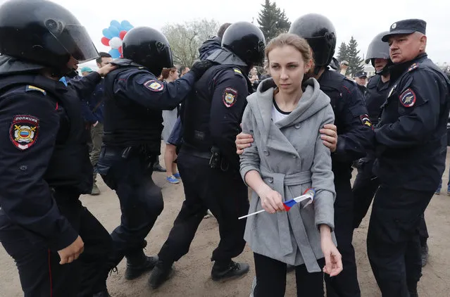 Russian police officers detain a participant of an unauthorized anti-corruption rally at the Marsovo Field on Russia Day in central St. Petersburg, Russia, 12 June 2017. (Photo by Anatoly Maltsev/EPA)
