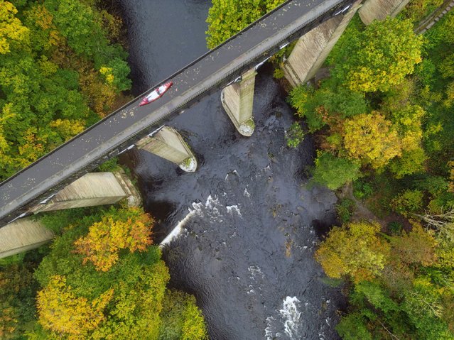 People canoe across the Pontcysyllte Aqueduct in Llangollen, Britain on October 15, 2024. (Photo by Molly Darlington/Reuters)