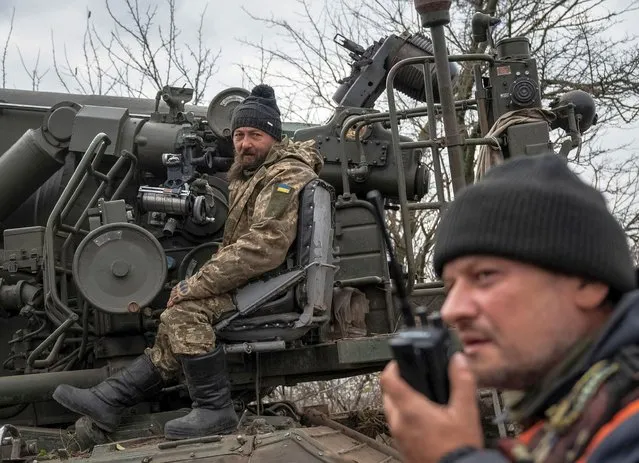 Ukrainian servicemen prepare a 2S7 Pion self-propelled gun to fire at a position, as Russia's attack on Ukraine continues, on a frontline in Kherson region, Ukraine on November 9, 2022. (Photo by Viacheslav Ratynskyi/Reuters)
