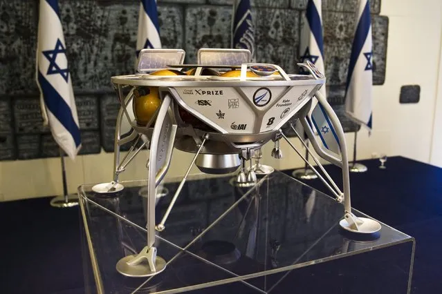 A model of an Israeli spacecraft is displayed on a podium before a meeting between Israeli President Reuven Rivlin and Israeli space team, SpaceIL, in Jerusalem October 7, 2015. The Israeli team competing in a race to the moon sponsored by Google has signed a with California-based SpaceX for a rocket launch, putting it at the front of the pack and on target for blast-off in late 2017, officials said on Wednesday. (Photo by Ronen Zvulun/Reuters)