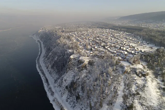 An aerial view shows a summer house settlement, located on the bank of the Yenisei River on the suburbs of Krasnoyarsk, Russia February 5, 2018. (Photo by Ilya Naymushin/Reuters)