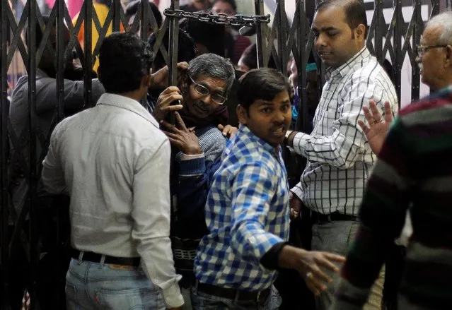 People rush inside a bank to exchange their old high denomination banknotes in Allahabad, India, November 12, 2016. (Photo by Jitendra Prakash/Reuters)