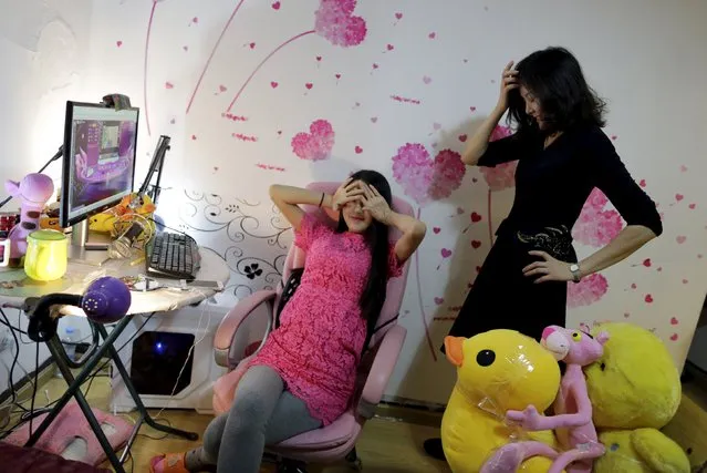 Online hostess Xianggong reacts, as she sits next to her mother, after a live broadcast in her bedroom in Beijing, February 10, 2015. (Photo by Jason Lee/Reuters)