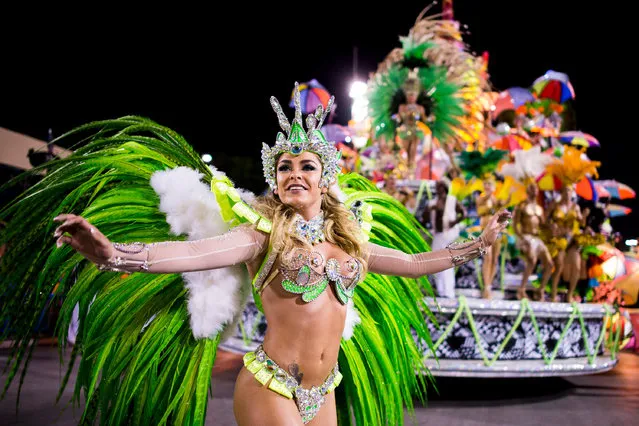 Members of Mocidade Samba School dance during their parade at 2014 Brazilian Carnival at Sapucai Sambadrome on March 03, 2014 in Rio de Janeiro, Brazil. (Photo by Buda Mendes/Getty Images)
