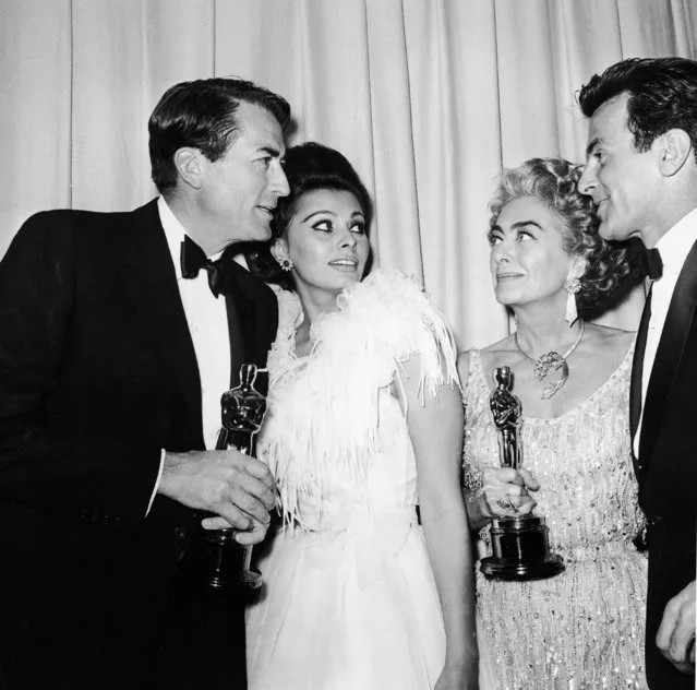 (L-R): Actors Gregory Peck (1916 – 2003), Sophia Loren, Joan Crawford (1904 – 1977) and Maximilian Schell stand backstage at the Academy Awards, Santa Monica Civic Auditorium, Los Angeles, California, April 8, 1963. Both Peck and Crawford hold Oscar statuettes. Peck won Best Actor for director Robert Mulligan's film “To Kill a Mockingbird”. Crawford accepted the Best Actress award for Anne Bancroft for director Arthur Penn's film “The Miracle Worker”. Loren and Schell were winners of the Best Actress and Actor awards the year before. (Photo by Hulton Archive/Getty Images)