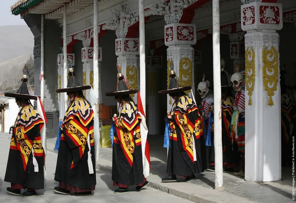 “Tiaoqian” Praying Ceremony Held To Scare Away Evil Spirits At Youning Temple