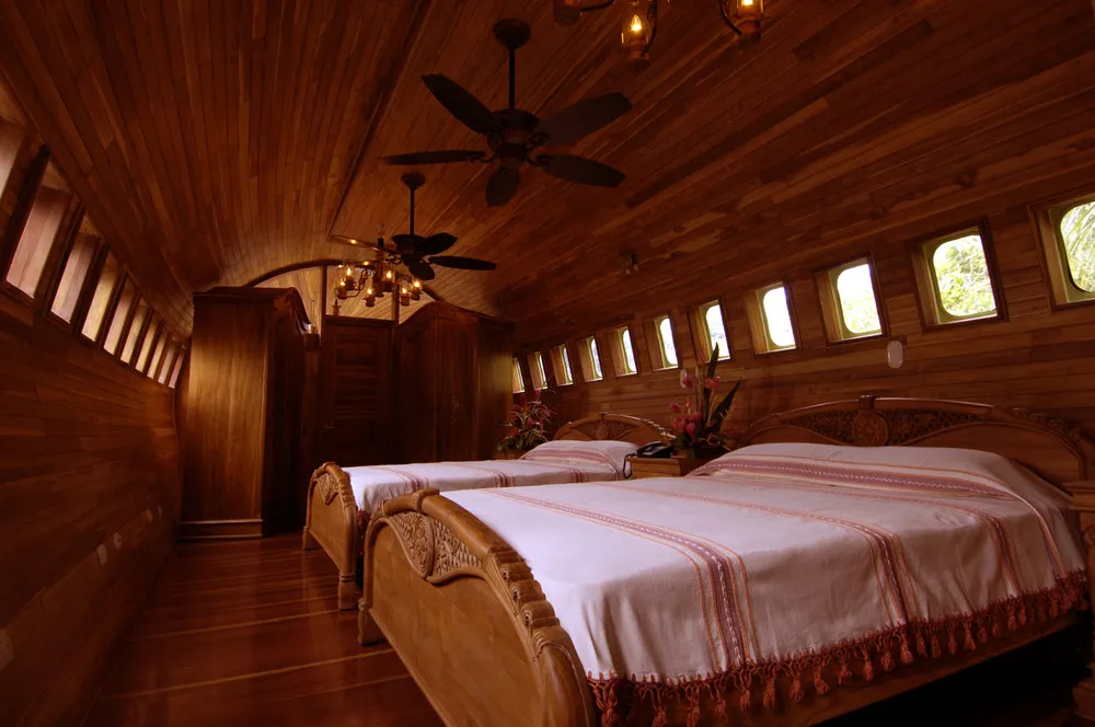 Boeing 727 Airplane Converted in Hotel – Costa Rica