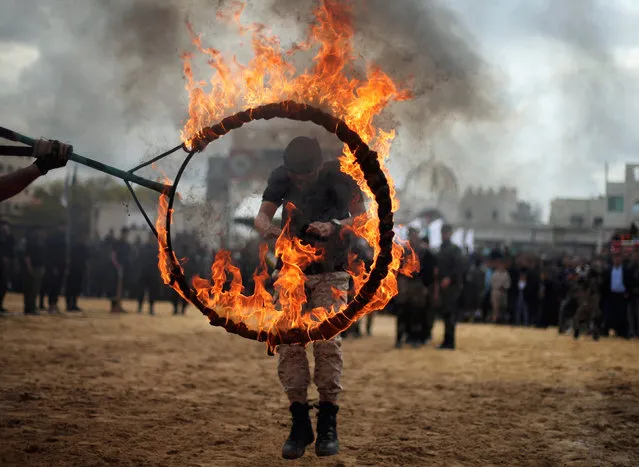 A Palestinian jumps through a ring of fire during a military exercise graduation ceremony organized by Palestinian national security forces loyal to Hamas, in Gaza City April 2, 2016. (Photo by Mohammed Salem/Reuters)