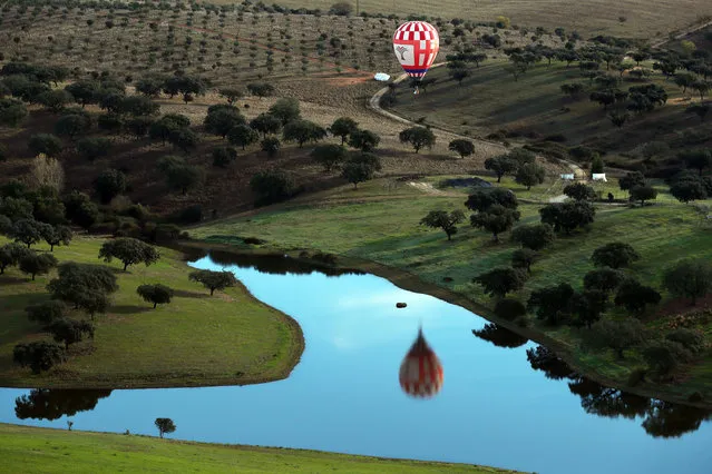 A balloon flies in the air during the 24th International Hot Air Balloon Festival near Alter do Chao, northern Alentejo, Portugal, 09 November 2021. The ballooning event takes place at various locations in Portugal until the 14 November 2021. (Photo by Nuno Veiga/EPA/EFE)