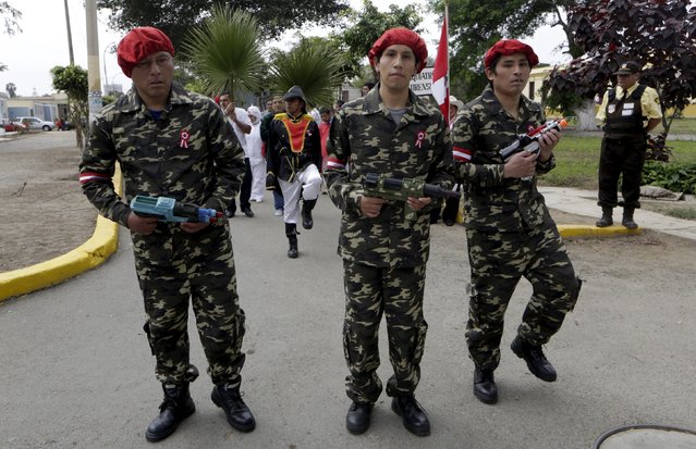 Patients in military costumes parade during Independence Day celebrations, at the Larco Herrera psychiatric hospital in Lima July 22, 2015. (Photo by Mariana Bazo/Reuters)