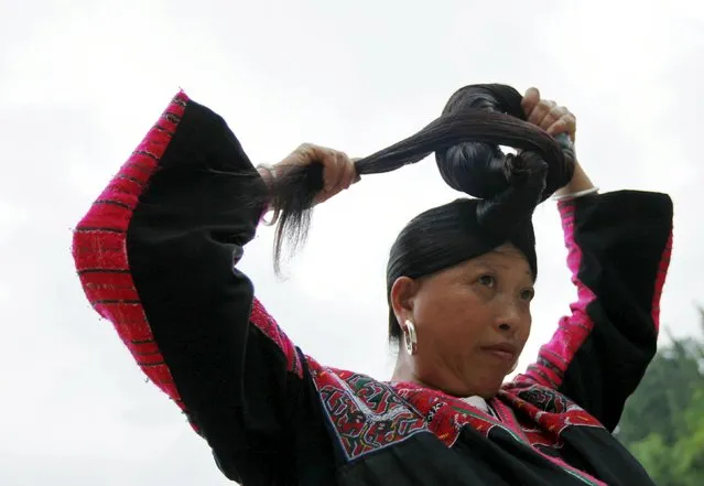 An ethnic Yao minority woman twines her long hair near a creek, in Huangluo village of Guilin, Guangxi Zhuang Autonomous Region, China, July 23, 2015. (Photo by Reuters/Stringer)