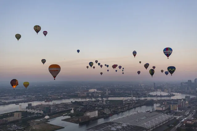 Hot air balloons over the London skyline on June 19, 2016 in London, England. 46 balloons take to the air today as part of the annual Lord Mayor's Hot Air Balloon Regatta, a charity event in aid of the Lord Mayor's Fund. (Photo by Jack Taylor/Getty Images)