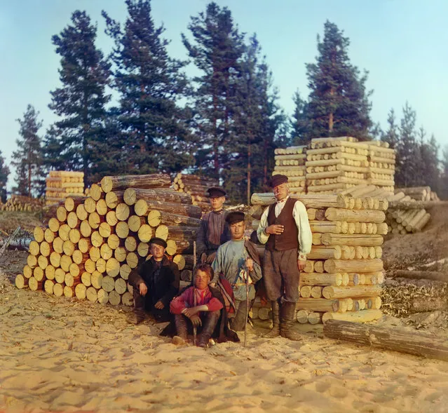 Photos by Sergey Prokudin-Gorsky. Woodcutters on the Svir River. Russia, Olonets province, county Vytegra, 1909
