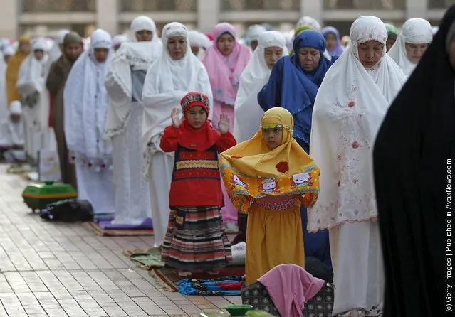 Muslim women attend an Eid al-Adha mass prayer at Istiqlal Mosque in Jakarta September 24, 2015. (Photo by Nyimas Laula/Reuters)