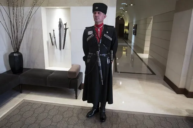 A guard stands guard inside Jordan's King Abdullah's palace in Amman, October 24, 2015. (Photo by Carlo Allegri/Reuters)
