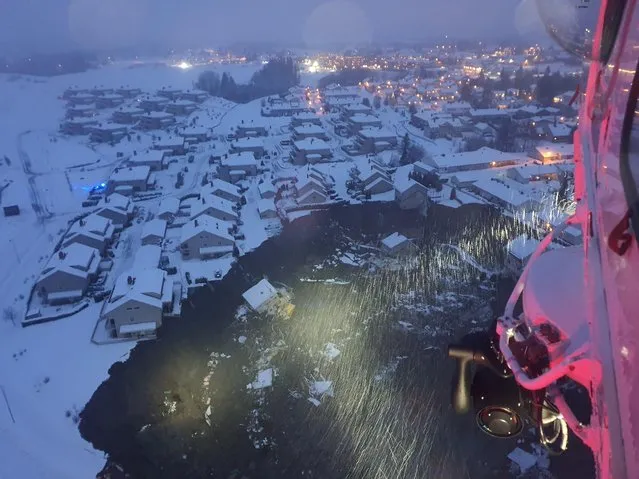 A rescue helicopter view shows the aftermath of a landslide at a residential area in Ask village, about 40km north of Oslo, Norway on December 30, 2020. According to police several people went missing. (Photo by Norwegian Rescue Service/NTB via Reuters)