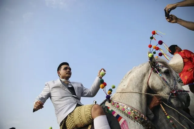 A groom dances as he arrives on a horse for his wedding ceremony at Wat Takien temple in Nonthaburi province, on the outskirts of Bangkok February 14, 2015. (Photo by Damir Sagolj/Reuters)
