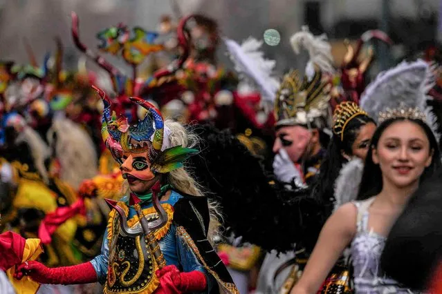 Dancers perform in a celebration marking Bolivia's Independence Day, in downtown Santiago, Chile, Saturday, August 6, 2022. Bolivian nationals living in Chile are marking the 197th anniversary of their independence from Spain. (Photo by Esteban Felix/AP Photo)
