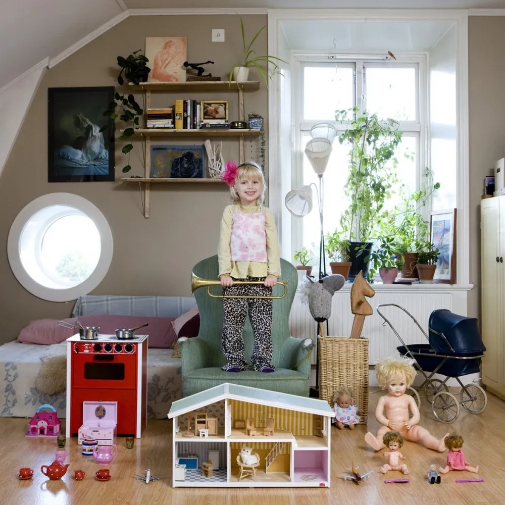 “Toy Stories” Project by Photographer Gabriele Galimberti
