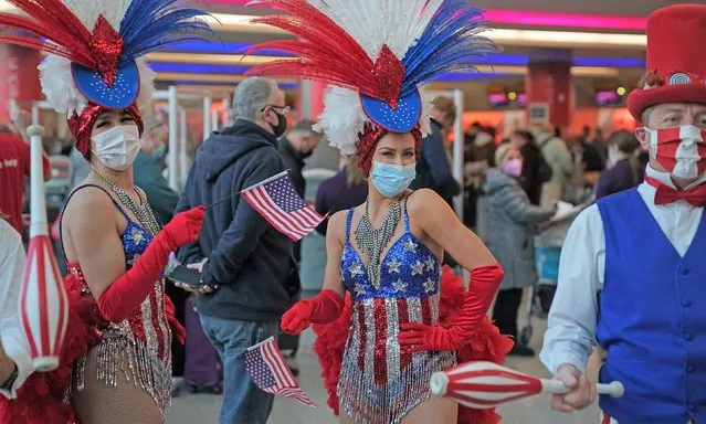 Performers entertain passengers at London Heathrow Airport's T3 on Monday, November 8, 2021, as the US reopens its borders to UK visitors in a significant boost to the travel sector. Thousands of travellers are jetting off on transatlantic flights for long-awaited reunions with family and friends. (Photo by Steve Parsons/PA Images via Getty Images)