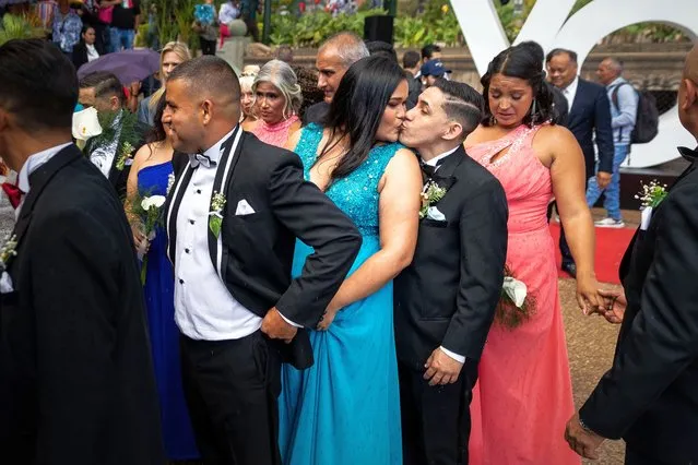 Couples take part in a collective wedding in Caracas, Venezuela, 14 February 2024. 21 couples joined their lives in marriage during the third collective wedding organized by the Mayor's Office of Chacao, in Caracas, on the occasion of Valentine's Day. (Photo by Rayner Pena R./EPA/EFE)